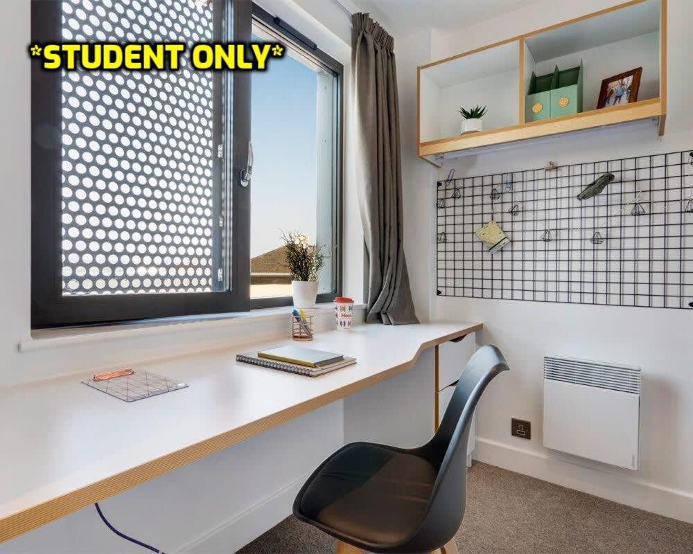 Zeni Ensuite Rooms, Colchester Buitenkant foto
